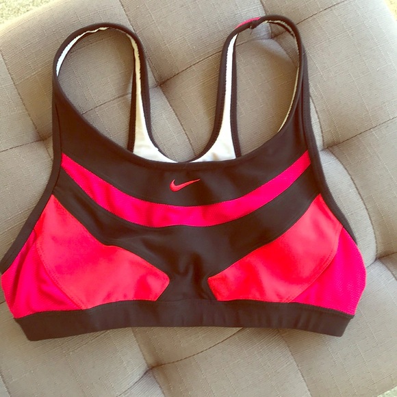 Nike Tops - Nike sports bra 🌺